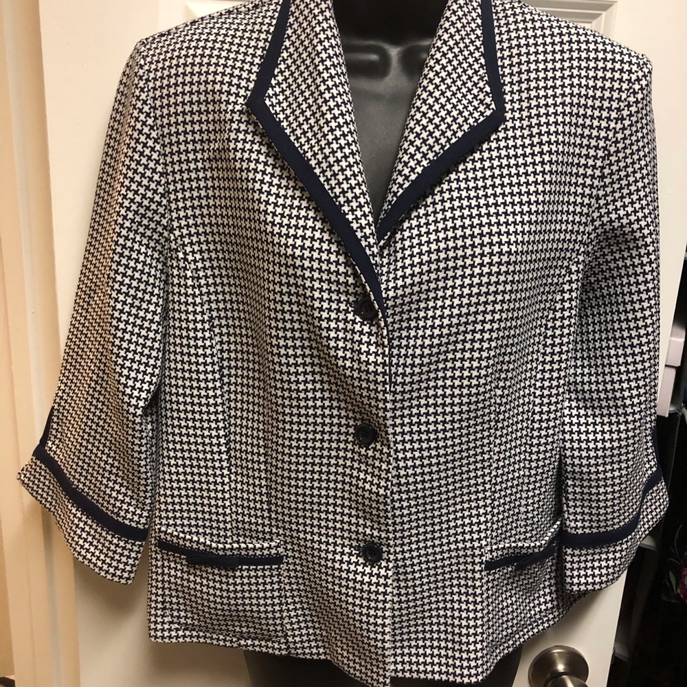 Sag Harbor Navy & White Jacket. Petite 14.